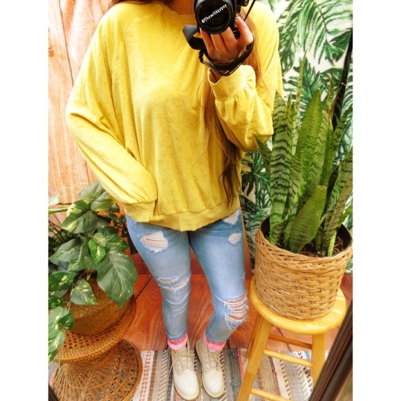 Cozy yellow slouchy balloon sleeve sweater 🌙 - Picture 2 of 5